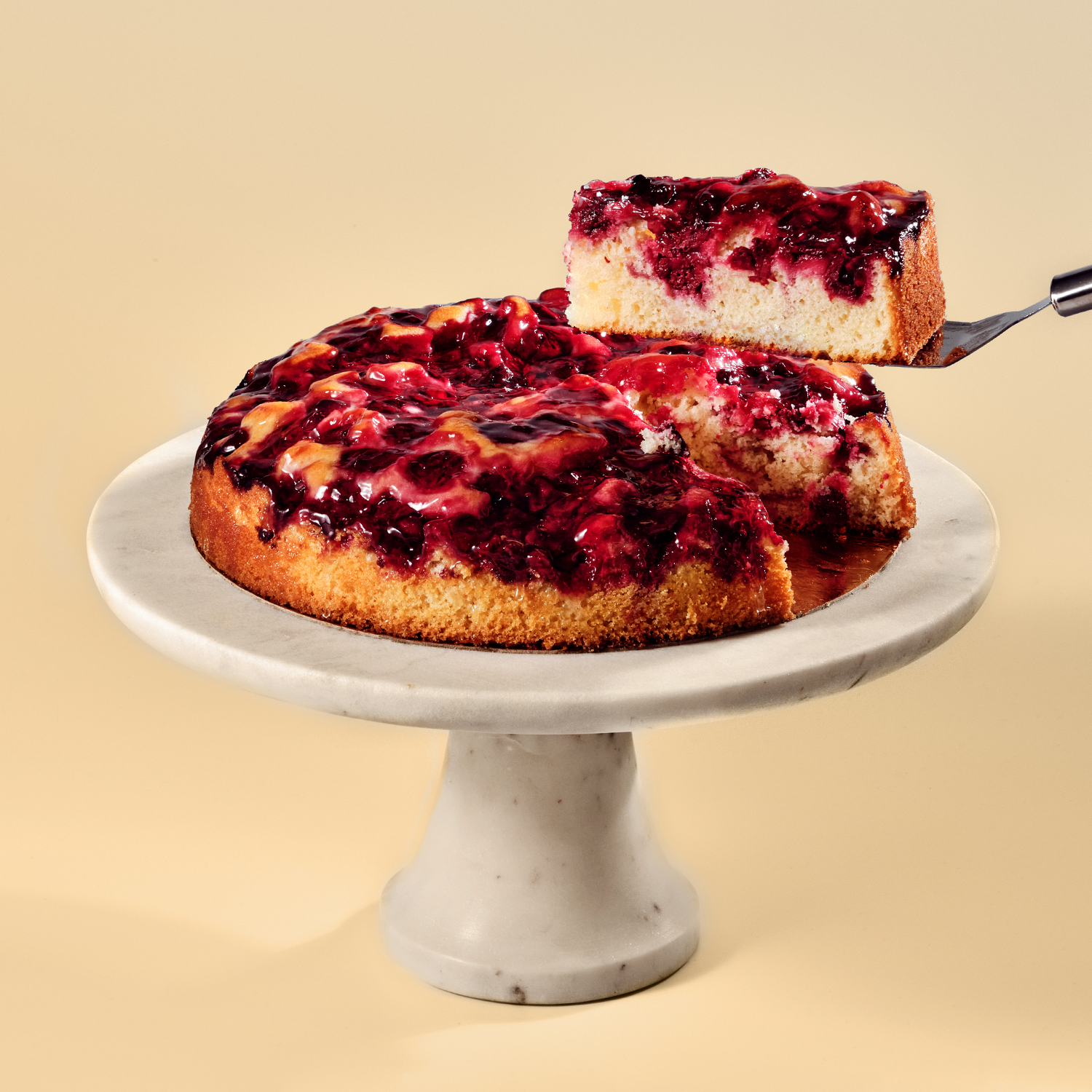 kategoria Ciasta, produkt na obrazku to NOWOŚĆ! Ciasto sezonowe z wiśnią